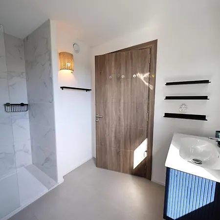 Apartment T2 Avec Vue Mer, Acces & Piscine *